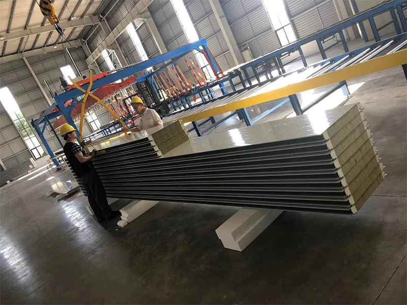 Cleaning sandwich panel anti-leakage tip